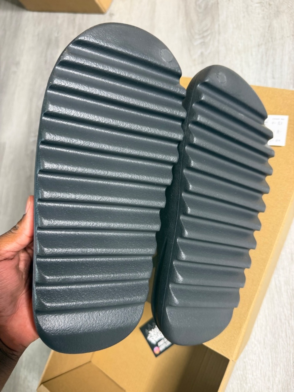*NEW* Onyx Adidas Yeezy Slides Sizes 10,11,12,100% Authentic - Picture 9 of 10